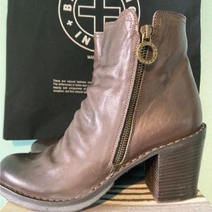 Fiorentini + Baker Chocolate Brown zip Booties. Size 8.. Made in Italy.
